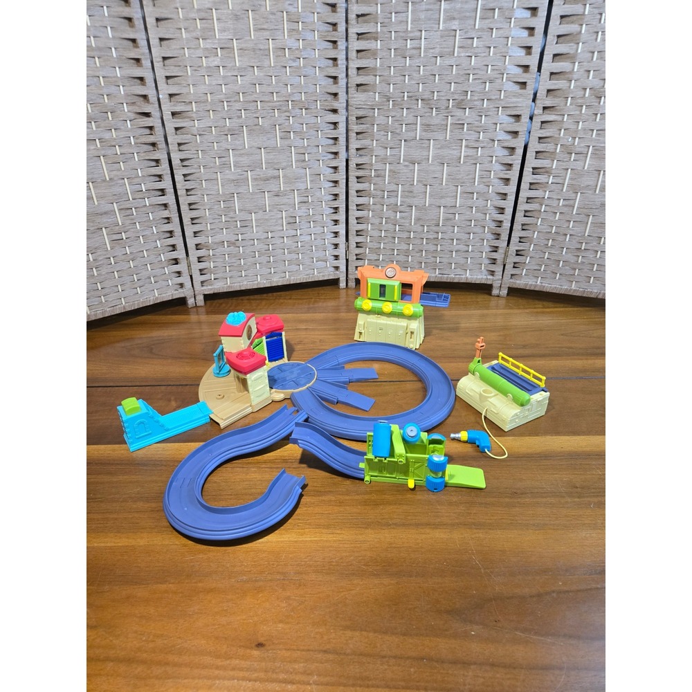 Chuggington Train‎ Set Lot – Roundhouse + Track Pieces